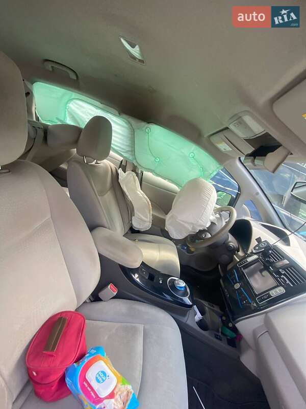 Хэтчбек Nissan Leaf 2012 в Николаеве