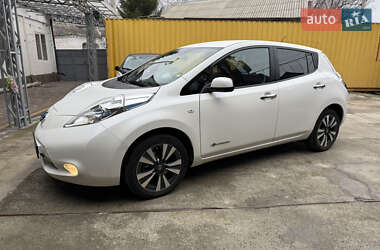 Хэтчбек Nissan Leaf 2015 в Умани
