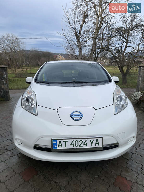 Хэтчбек Nissan Leaf 2014 в Надворной
