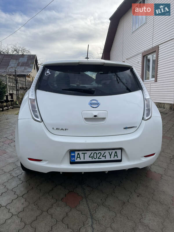 Хэтчбек Nissan Leaf 2014 в Надворной