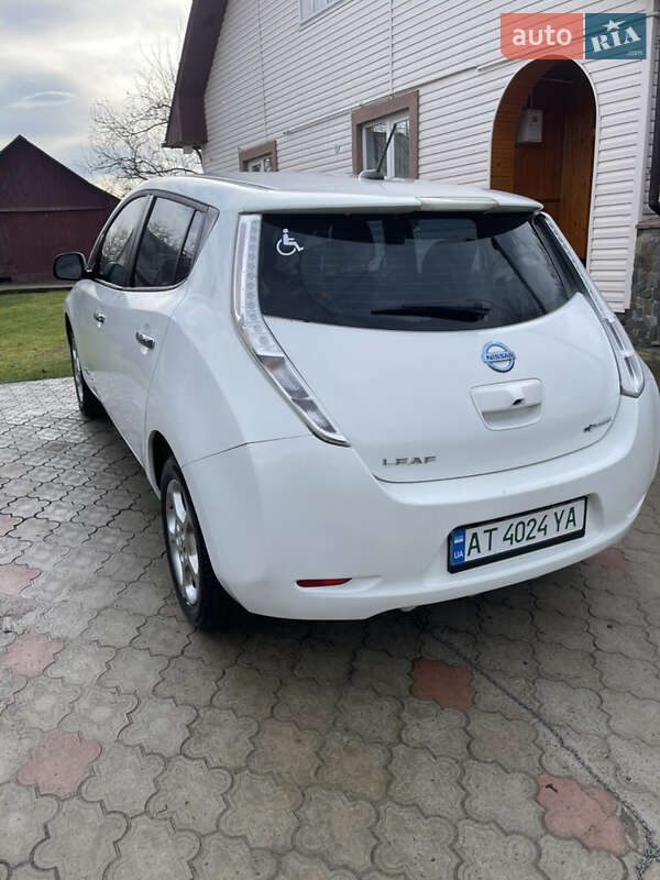 Хэтчбек Nissan Leaf 2014 в Надворной