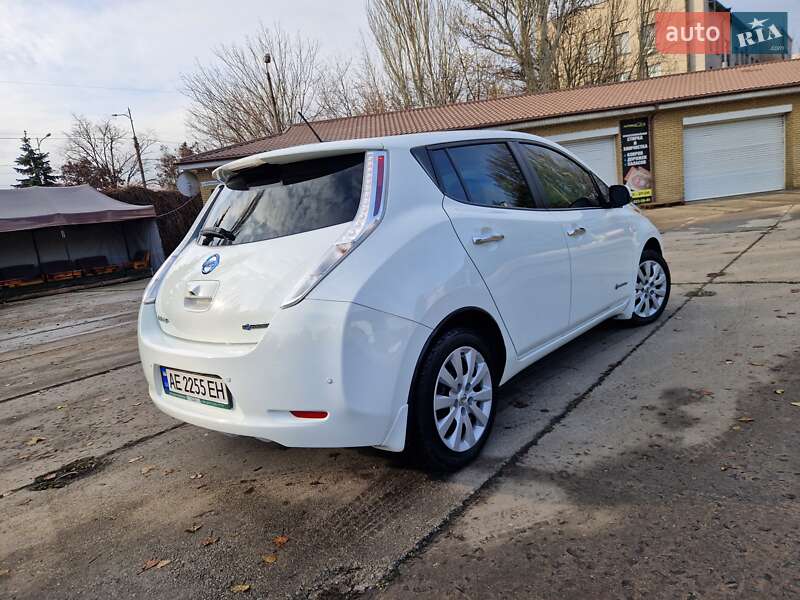 Хэтчбек Nissan Leaf 2016 в Днепре
