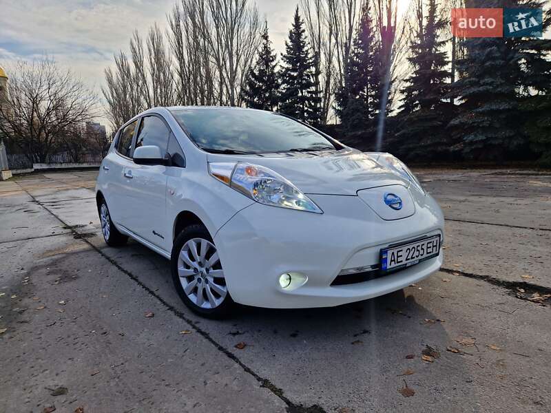 Хэтчбек Nissan Leaf 2016 в Днепре