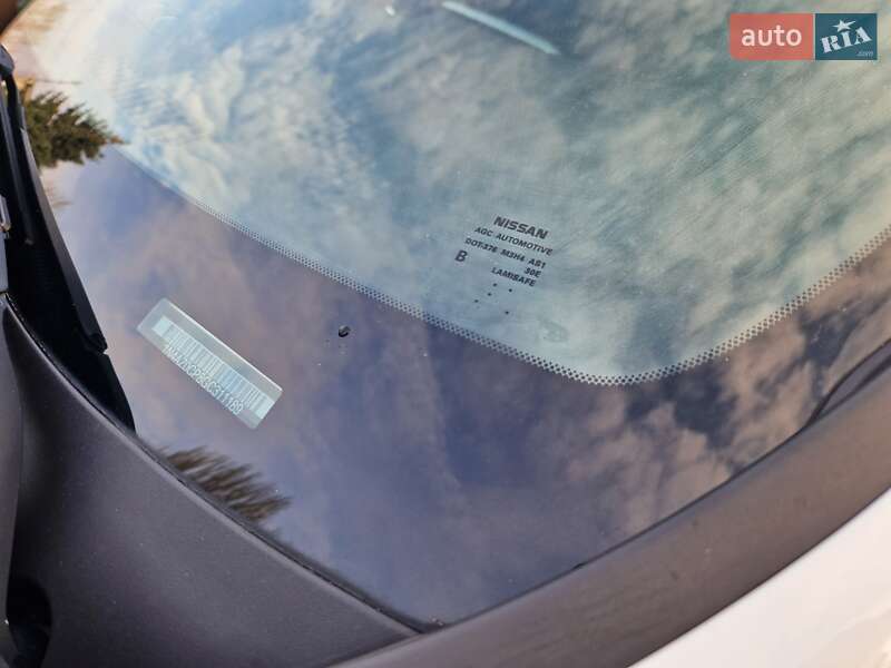 Хэтчбек Nissan Leaf 2016 в Днепре