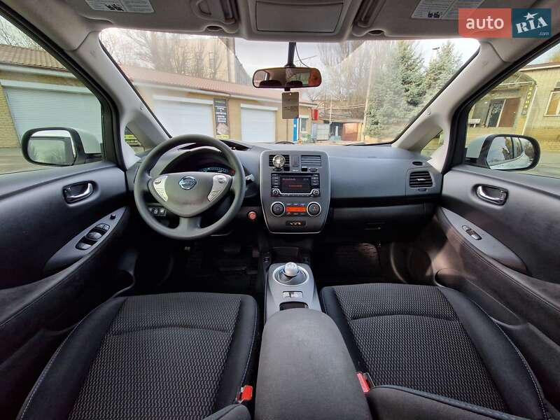 Хэтчбек Nissan Leaf 2016 в Днепре