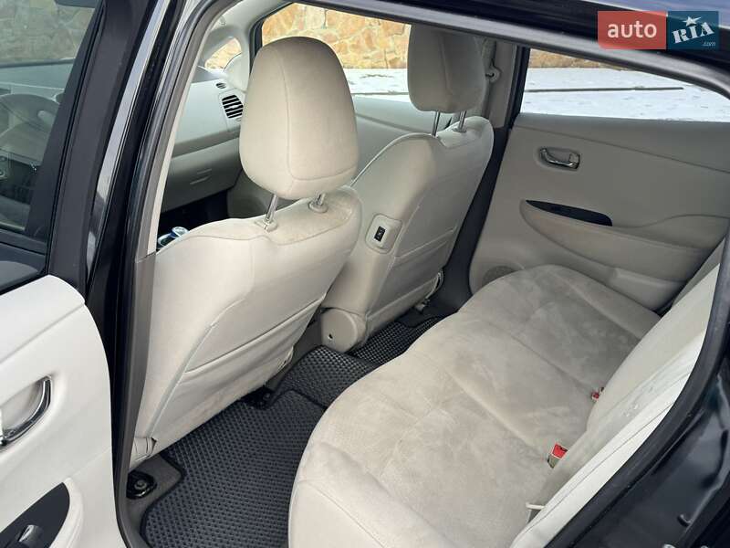 Хэтчбек Nissan Leaf 2012 в Березному