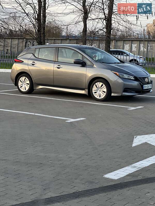 Хэтчбек Nissan Leaf 2023 в Одессе
