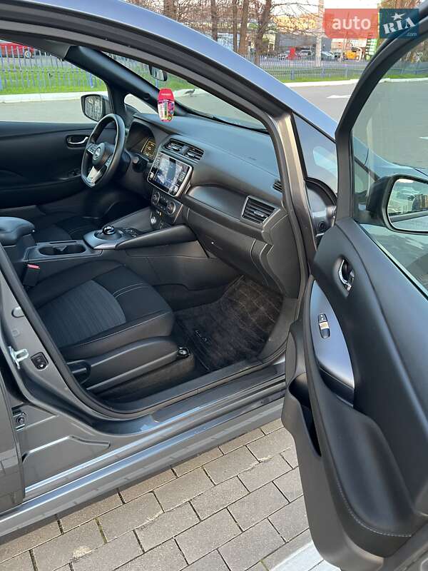 Хэтчбек Nissan Leaf 2023 в Одессе