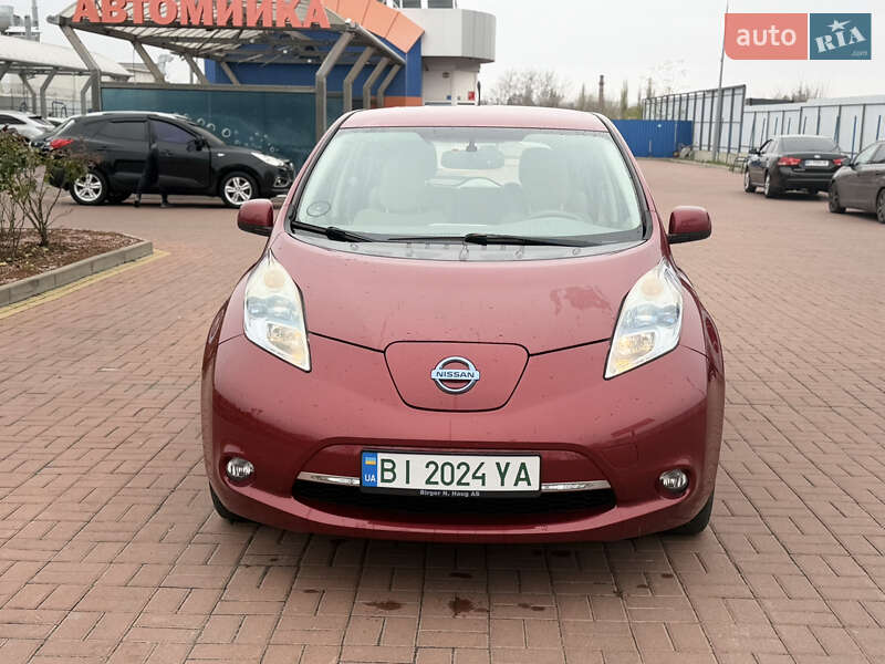 Хэтчбек Nissan Leaf 2011 в Полтаве
