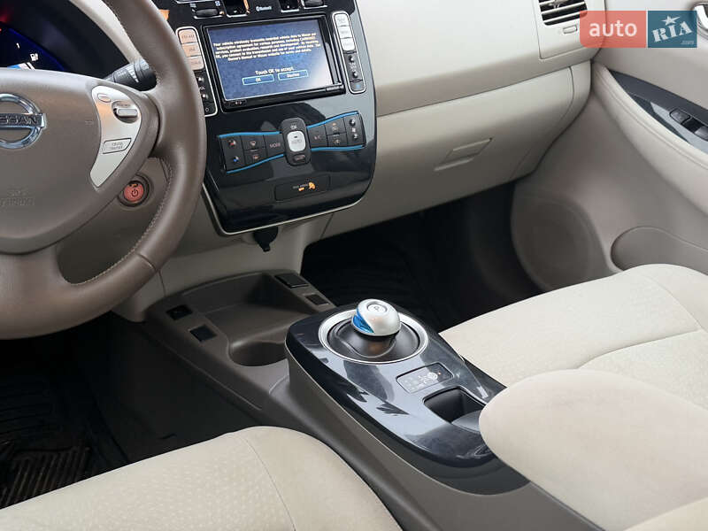 Хэтчбек Nissan Leaf 2011 в Полтаве