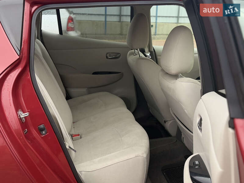 Хэтчбек Nissan Leaf 2011 в Полтаве
