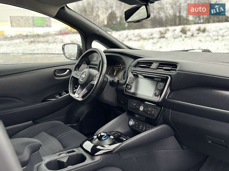 Хэтчбек Nissan Leaf 2018 в Львове