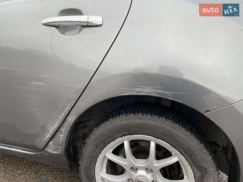 Хэтчбек Nissan Leaf 2014 в Радивилове