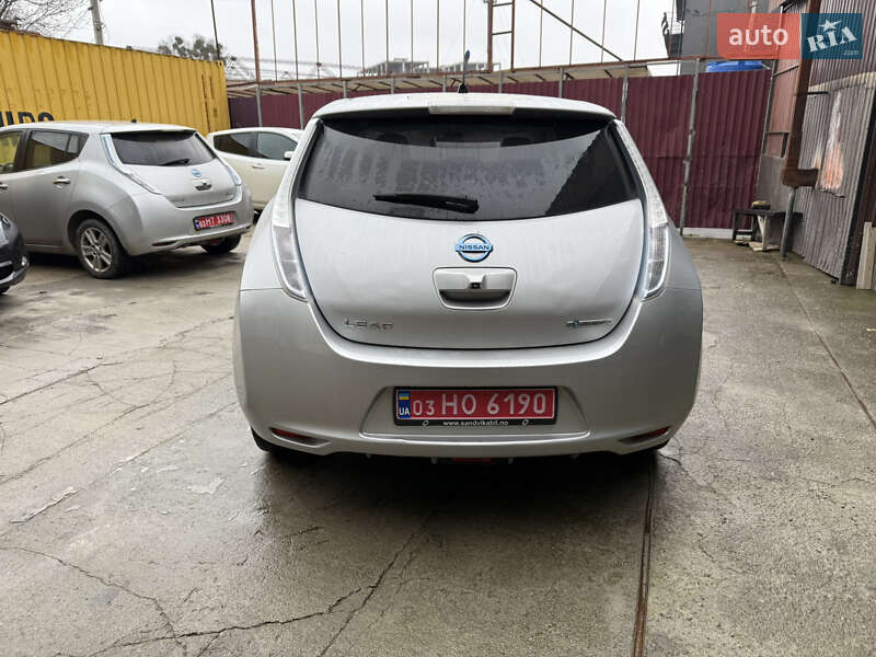 Хэтчбек Nissan Leaf 2012 в Умани