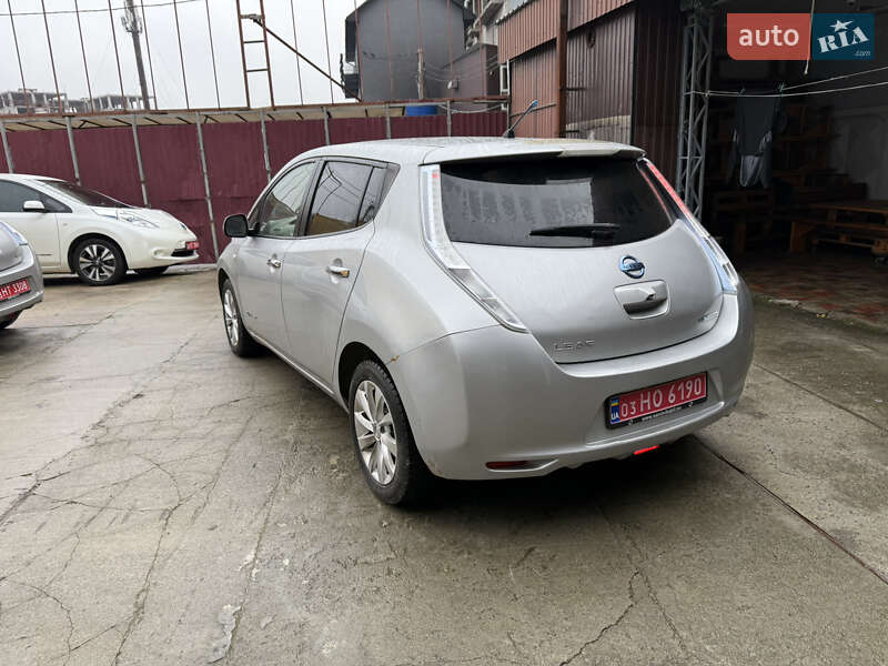 Хэтчбек Nissan Leaf 2012 в Умани