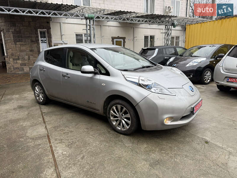 Хэтчбек Nissan Leaf 2012 в Умани
