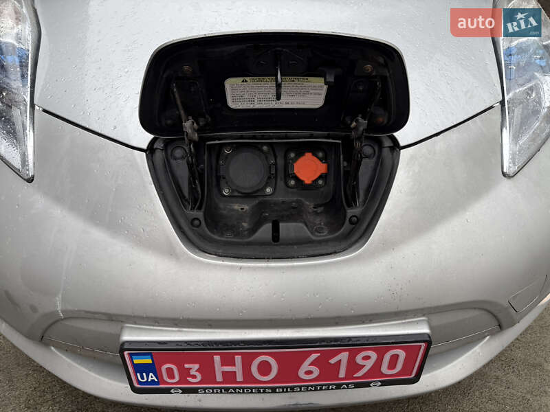 Хэтчбек Nissan Leaf 2012 в Умани