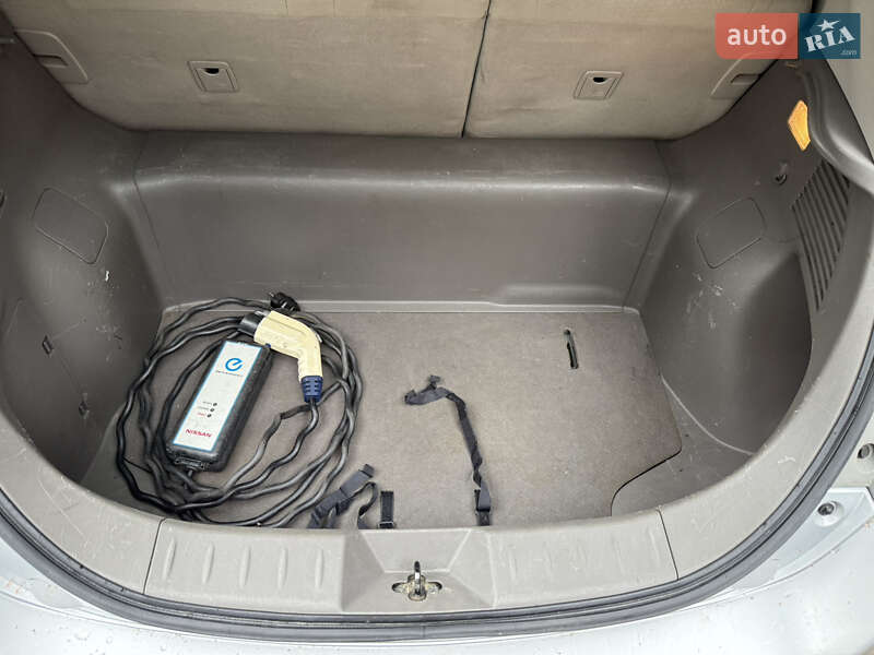 Хэтчбек Nissan Leaf 2012 в Умани