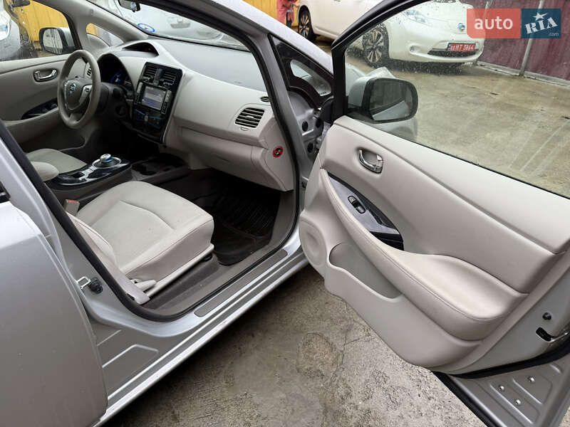 Хэтчбек Nissan Leaf 2012 в Умани