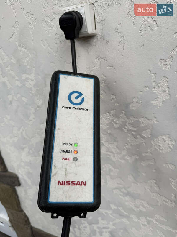 Хэтчбек Nissan Leaf 2012 в Умани