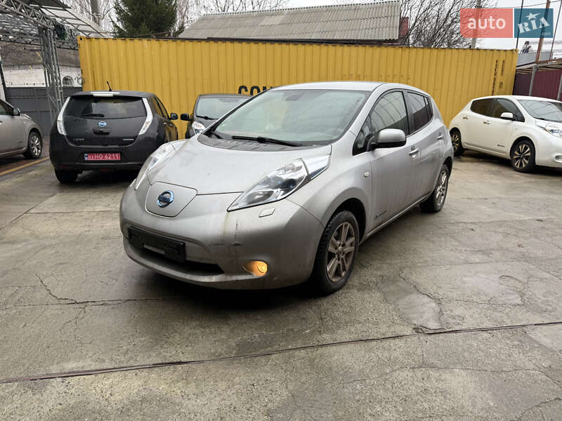 Хэтчбек Nissan Leaf 2012 в Умани