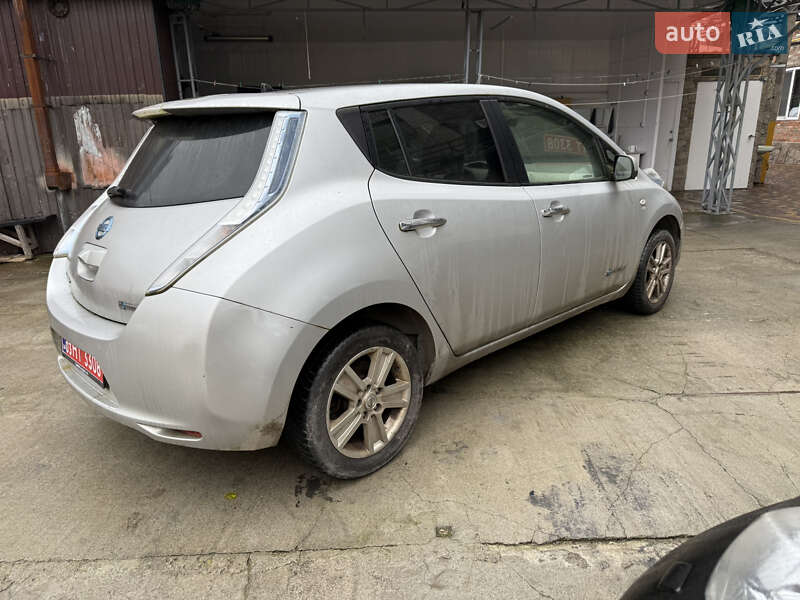 Хэтчбек Nissan Leaf 2012 в Умани