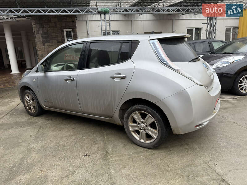 Хэтчбек Nissan Leaf 2012 в Умани