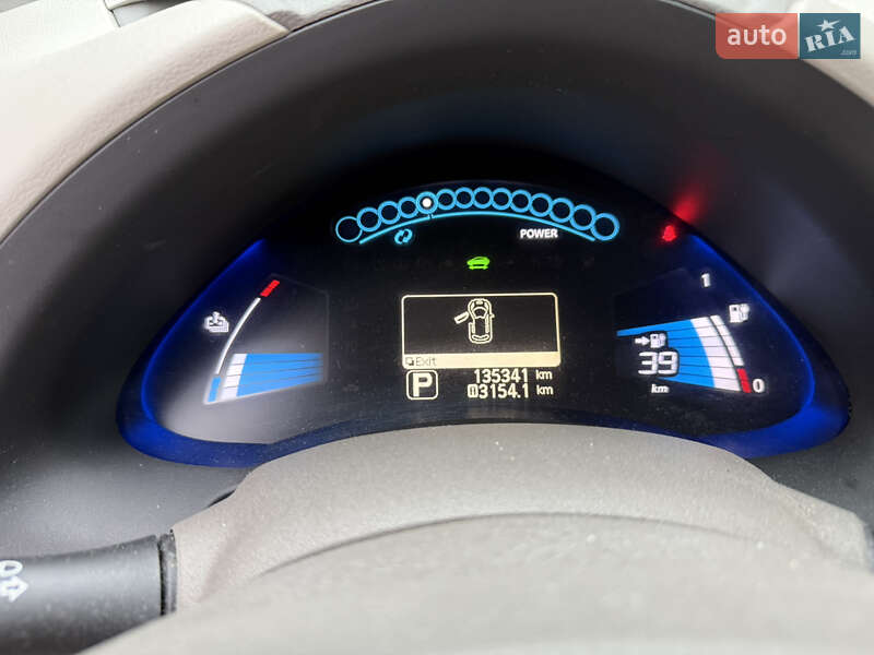 Хэтчбек Nissan Leaf 2012 в Умани