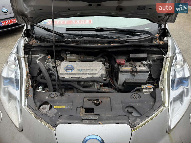 Хэтчбек Nissan Leaf 2012 в Умани