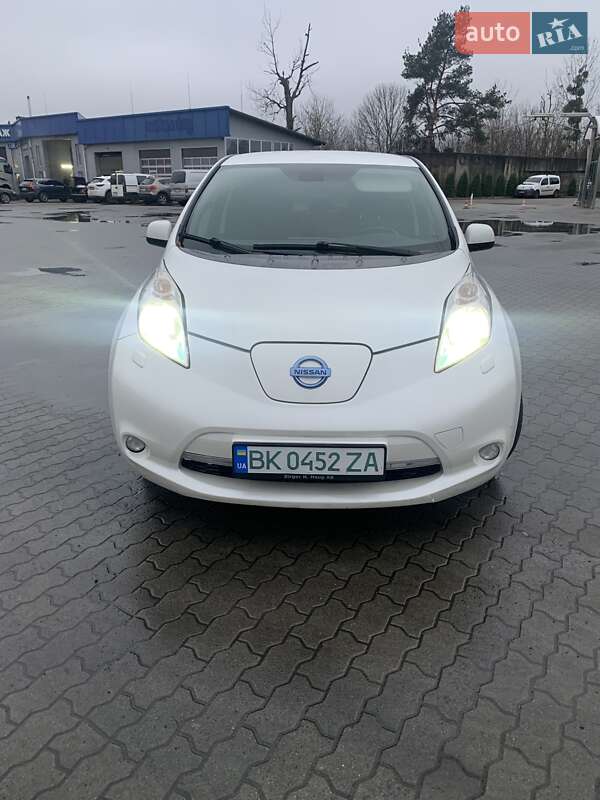 Хетчбек Nissan Leaf 2014 в Сарнах фото 2 Хетчбек Nissan Leaf 2014 в Сарнах