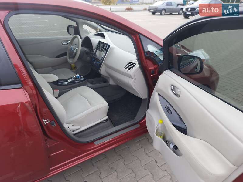 Хэтчбек Nissan Leaf 2011 в Киеве