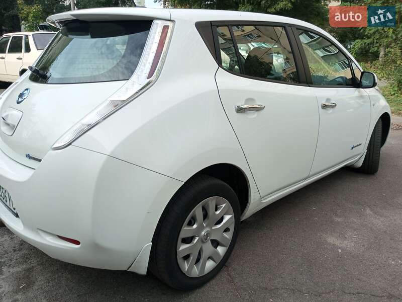 Хэтчбек Nissan Leaf 2014 в Киеве