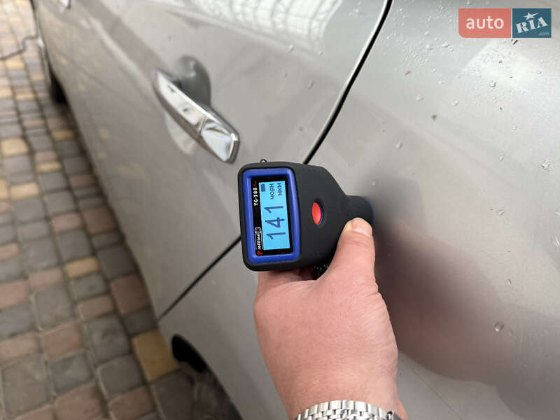 Хэтчбек Nissan Leaf 2012 в Умани