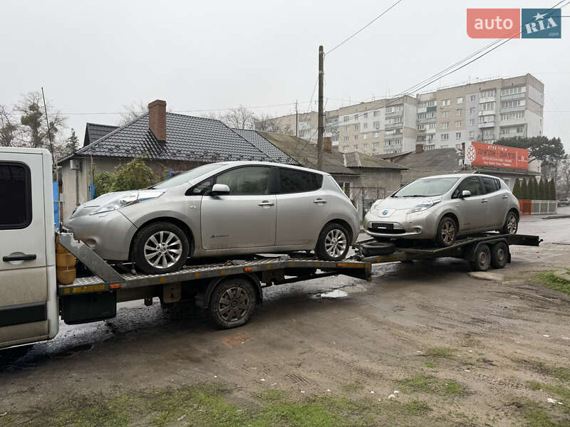 Хэтчбек Nissan Leaf 2012 в Умани