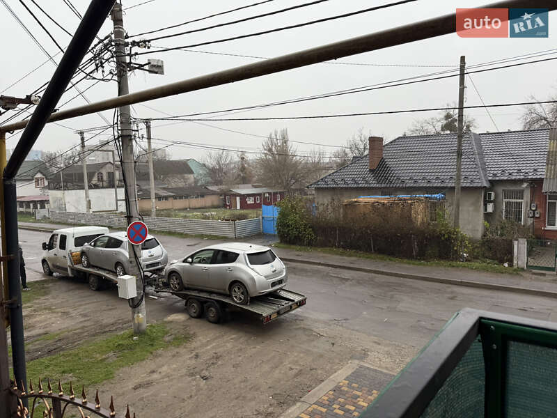 Хэтчбек Nissan Leaf 2012 в Умани