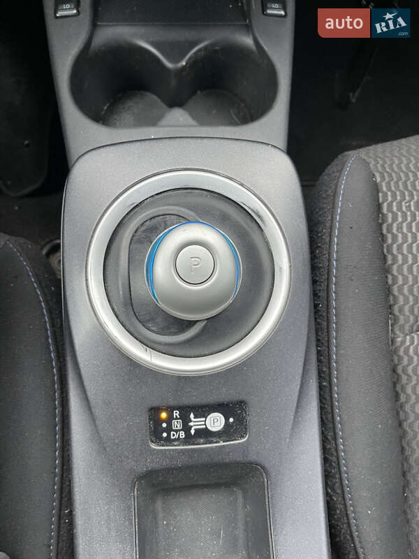 Хэтчбек Nissan Leaf 2014 в Львове