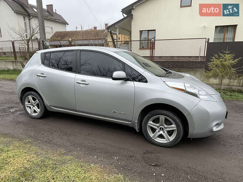 Хэтчбек Nissan Leaf 2014 в Львове
