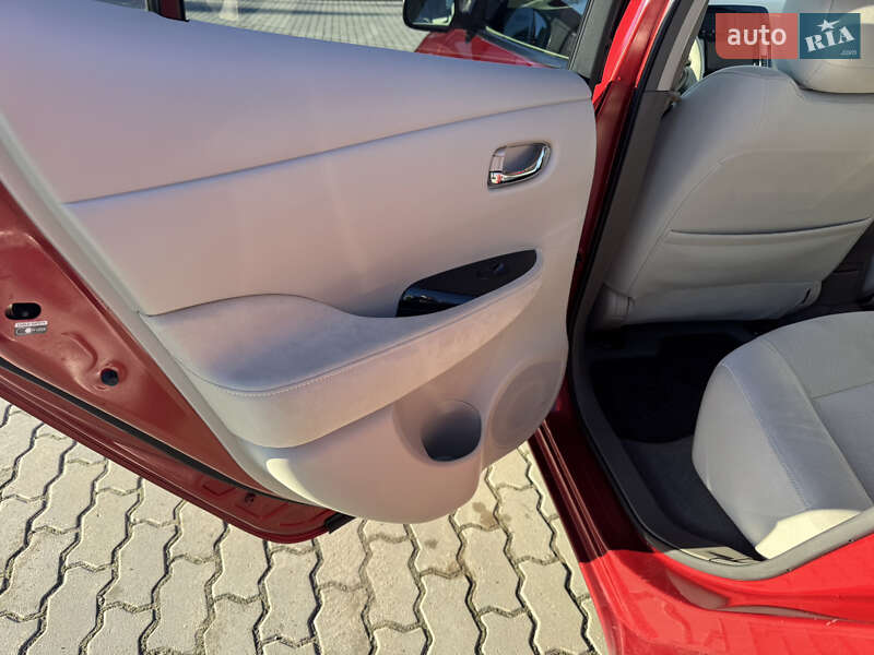 Хетчбек Nissan Leaf 2012 в Яворові