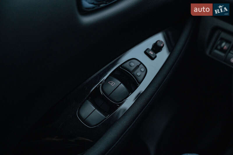 Хэтчбек Nissan Leaf 2023 в Черновцах