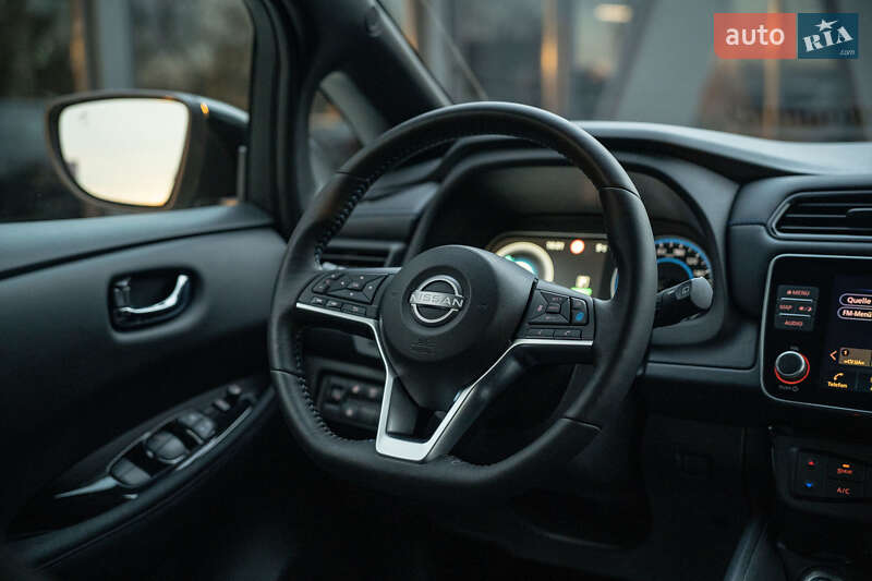 Хэтчбек Nissan Leaf 2023 в Черновцах