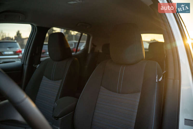 Хэтчбек Nissan Leaf 2023 в Черновцах