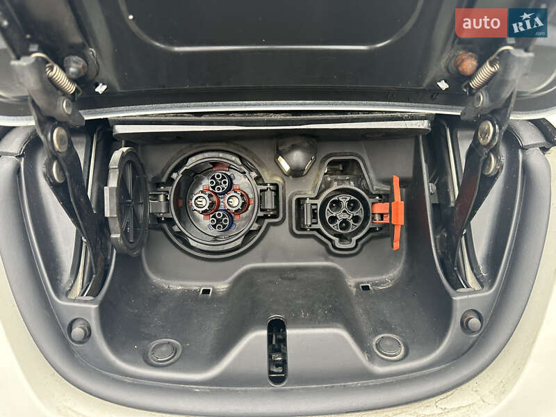 Хэтчбек Nissan Leaf 2013 в Одессе