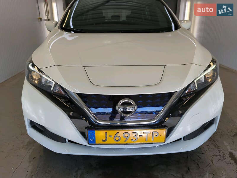 Хэтчбек Nissan Leaf 2021 в Староконстантинове