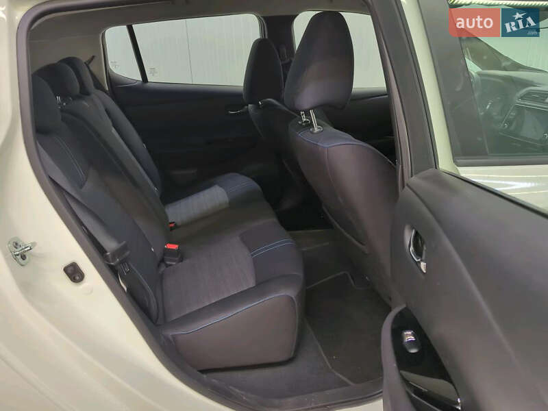 Хэтчбек Nissan Leaf 2021 в Староконстантинове