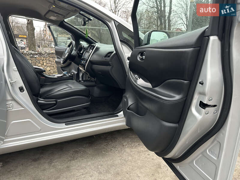 Хэтчбек Nissan Leaf 2013 в Ровно