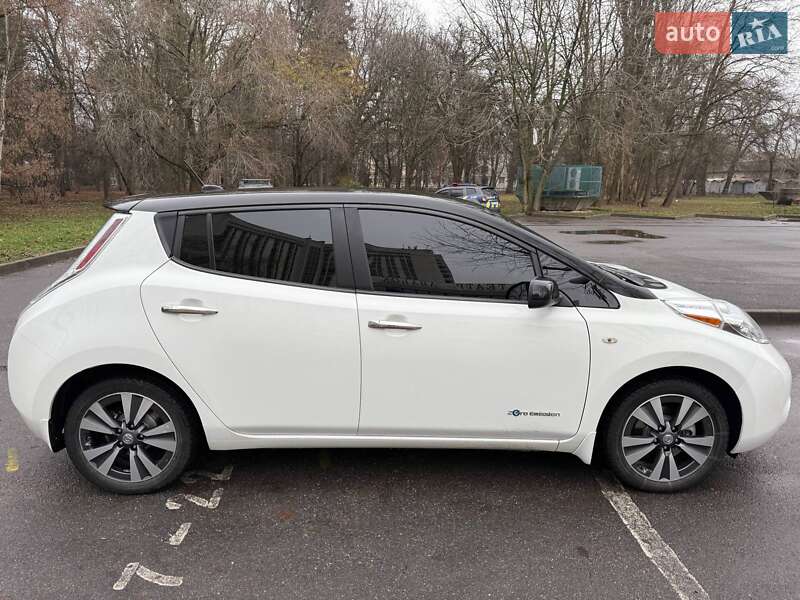 Хэтчбек Nissan Leaf 2015 в Виннице