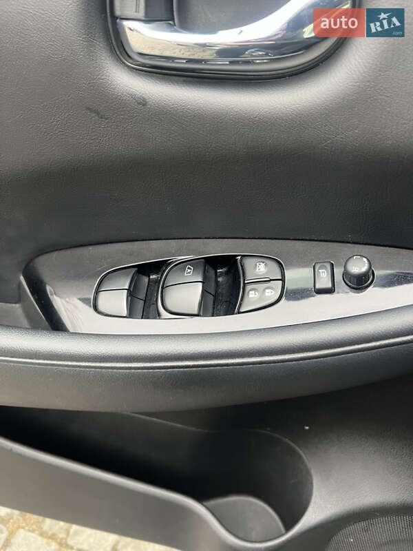 Хэтчбек Nissan Leaf 2016 в Золочеве