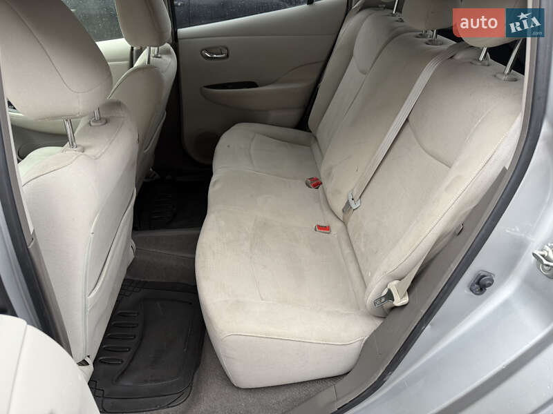 Хэтчбек Nissan Leaf 2012 в Умани