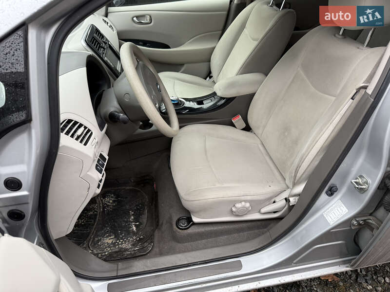 Хэтчбек Nissan Leaf 2012 в Умани