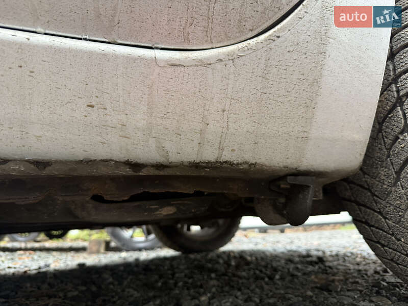 Хэтчбек Nissan Leaf 2012 в Умани